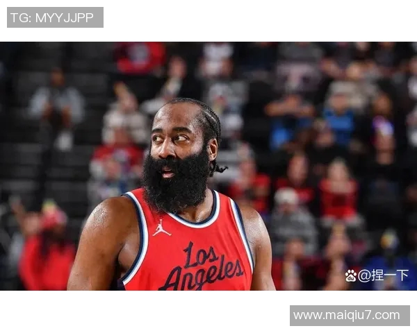 凯尔特人对决火箭NBA赛场精彩对抗引发球迷热议